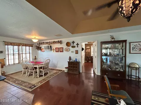 Dining - 5377 SW 40th Ave, Jasper, FL 32052 photo 1 of 2