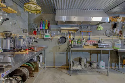 Kitchen - 5377 SW 40th Ave, Jasper, FL 32052 photo 4 of 6