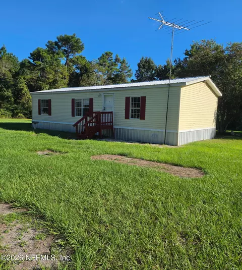136 E Moccasin Creek Ln, Palatka, FL 32177