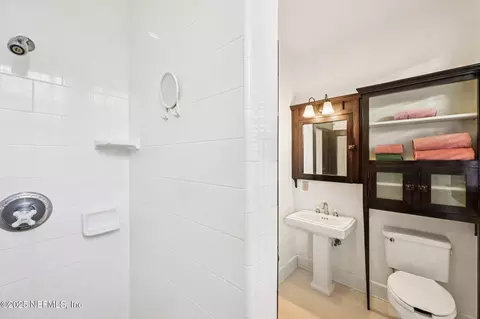 Bath - 178 Avenida Menendez, Saint Augustine, FL 32084 photo 2 of 9