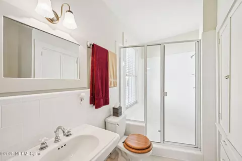 Bath - 178 Avenida Menendez, Saint Augustine, FL 32084 photo 6 of 9