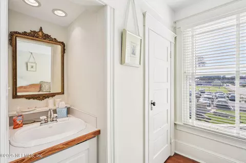 Bath - 178 Avenida Menendez, Saint Augustine, FL 32084 photo 3 of 9