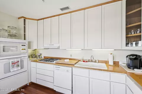 Kitchen - 178 Avenida Menendez, Saint Augustine, FL 32084 photo 5 of 6