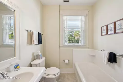 Bath - 178 Avenida Menendez, Saint Augustine, FL 32084 photo 5 of 9