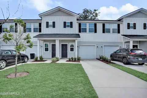 6031 Carolines Ct, Jacksonville, FL 32277