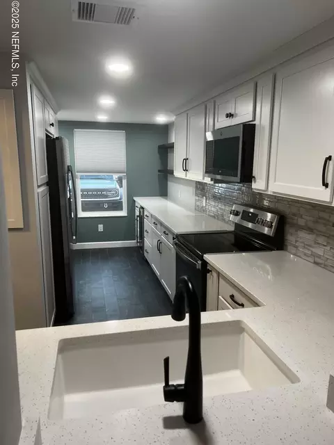 8129 Village Gate Ct, Jacksonville, FL 32217