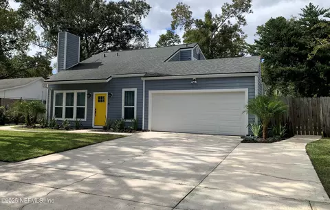 3924 Petite Dr W, Jacksonville, FL 32250