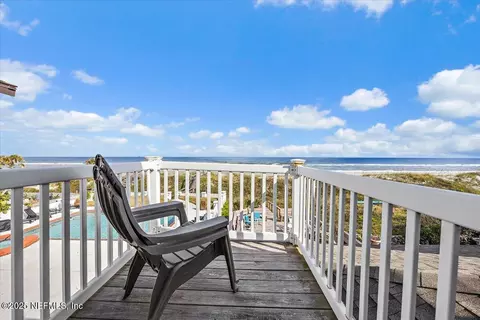 517 Beach Ave, Atlantic Beach, FL 32233