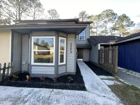 5580 Cabot Dr N, Jacksonville, FL 32244
