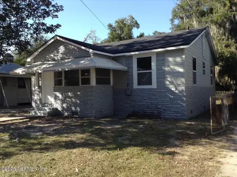 557 Chestnut Dr, Jacksonville, FL 32208