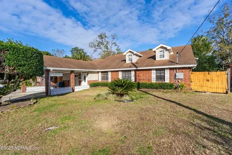 5741 Lake Lucina Dr N, Jacksonville, FL 32211