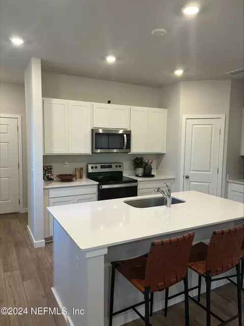 10692 Waterfield Rd, Jacksonville, FL 32210