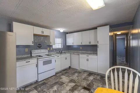 121 Venice Dr, Interlachen, FL 32148 photo 6