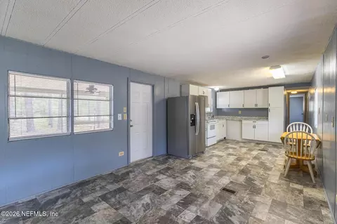 121 Venice Dr, Interlachen, FL 32148 photo 4