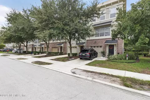 4510 Congressional Dr, Jacksonville, FL 32246