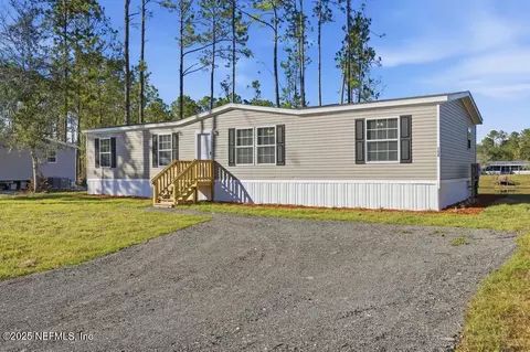 156 Wallace St, Interlachen, FL 32148 photo 2