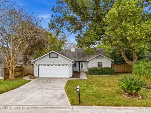 400 Cranes Landing Ct, Jacksonville, FL 32216