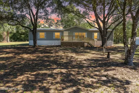 104 Country Living Rd, Melrose, FL 32666