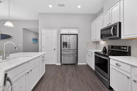 Kitchen - 97564 Albatross Dr, Yulee, FL 32097 photo 3 of 4