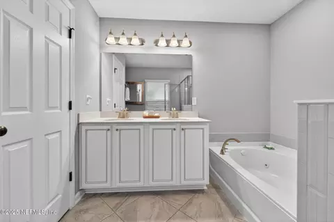 Bath - 97564 Albatross Dr, Yulee, FL 32097 photo 2 of 3