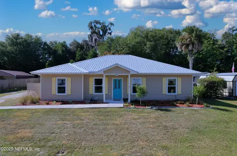 711 N Park St, Crescent City, FL 32112