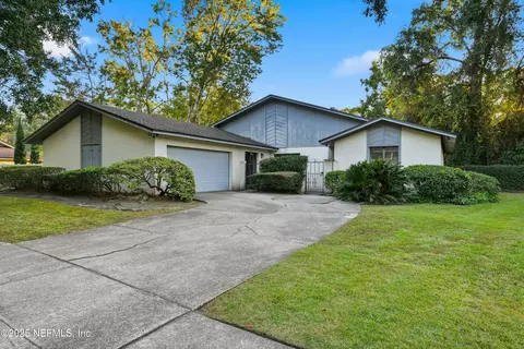 10340 Nakema Dr W, Jacksonville, FL 32257