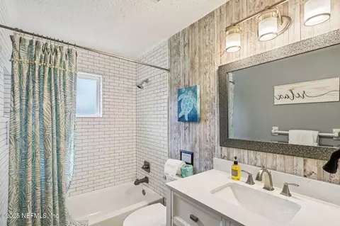 Bath - 409 Seventeenth St, Saint Augustine, FL 32084 photo 2 of 3