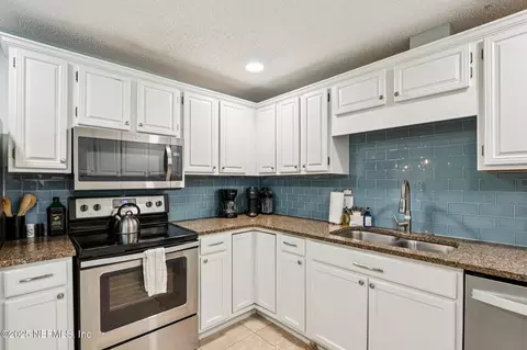 Kitchen - 409 Seventeenth St, Saint Augustine, FL 32084 photo 5 of 6