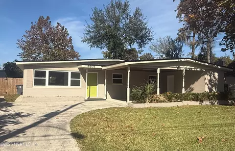 6203 Valens Dr N, Jacksonville, FL 32216