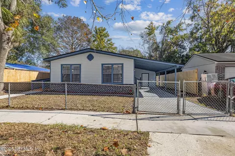 7611 Mc Cowan Dr, Jacksonville, FL 32244