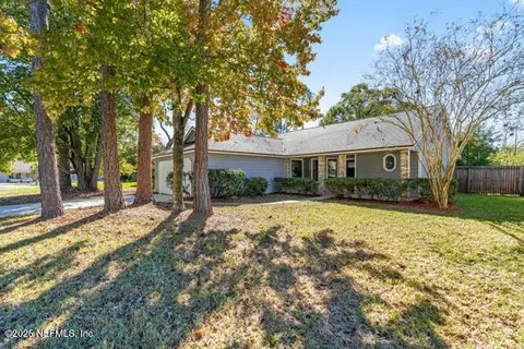 1748 St Ives Dr, Middleburg, FL 32068