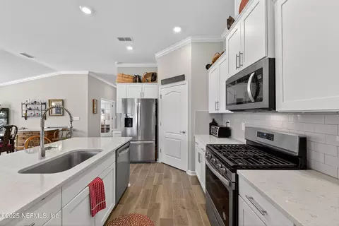 Kitchen - 70 Spoonbill Cir, Saint Augustine, FL 32095 photo 4 of 5