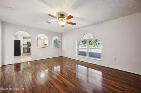 Living - 87233 Kipling Dr, Yulee, FL 32097 photo 2 of 5