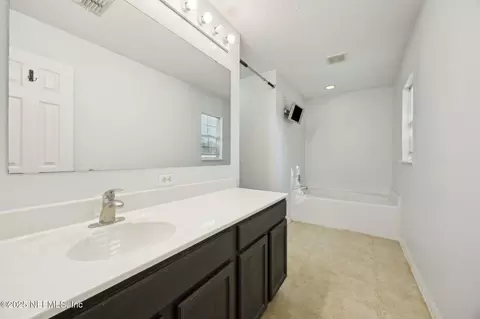 Bath - 87233 Kipling Dr, Yulee, FL 32097 photo 3 of 5