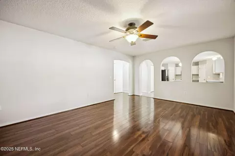 Living - 87233 Kipling Dr, Yulee, FL 32097 photo 3 of 5