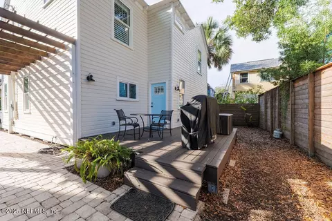 Exterior - 88 Lincoln St, Saint Augustine, FL 32084 photo 8 of 9
