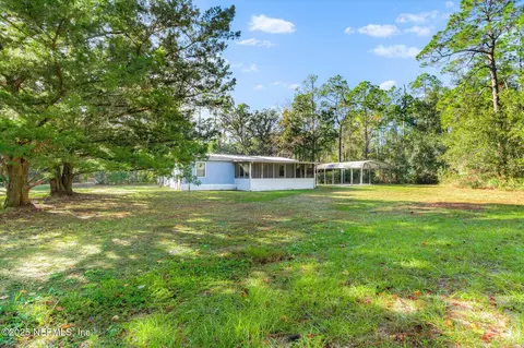 125 W Harbor Dr, Palatka, FL 32177