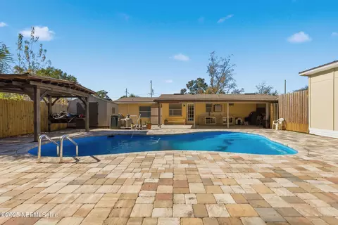 3227 Red Oak Dr, Jacksonville, FL 32277