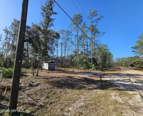 117 Glisson St, Interlachen, FL 32148 photo 2