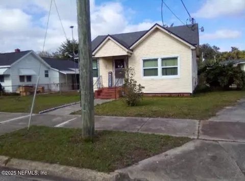 317 Chestnut Dr, Jacksonville, FL 32208