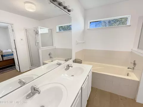 Bath - 976 Deer Chase Dr, Saint Augustine, FL 32086 photo 1 of 2