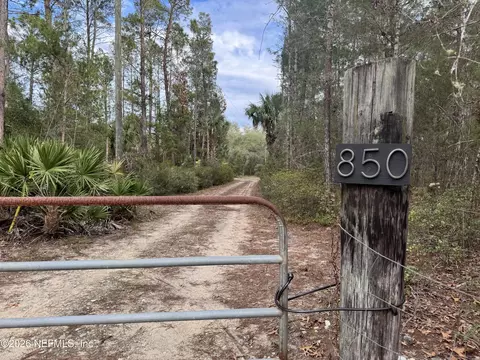 850 Cousintown Rd, Interlachen, FL 32148