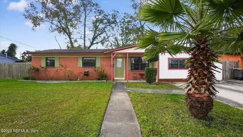 5670 Fargo Dr N, Jacksonville, FL 32207