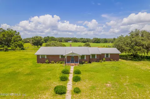 401 Pleasant St, Pomona Park, FL 32181