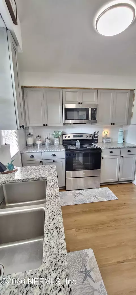 1647 El Camino Rd #5, Jacksonville, FL 32216
