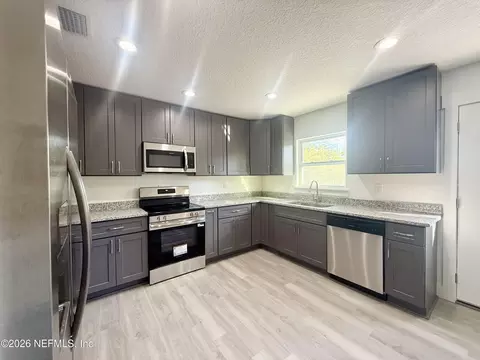 Kitchen - 28019 Bond Rd, Hilliard, FL 32046 photo 2 of 2