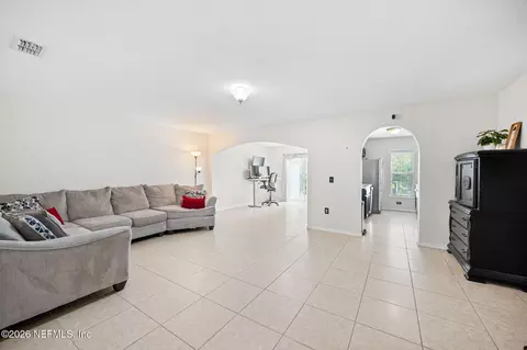 7424 Palm Hills Dr, Jacksonville, FL 32244