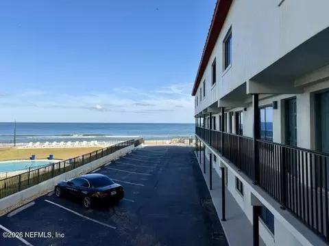 1404 N Atlantic Ave #4, Daytona Beach, FL 32118