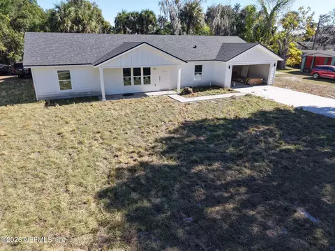911 N 14th St, Palatka, FL 32177