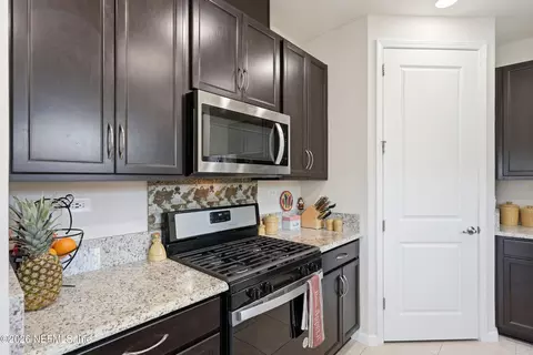 Kitchen - 996 Rustic Mill Dr, Saint Augustine, FL 32092 photo 4 of 7